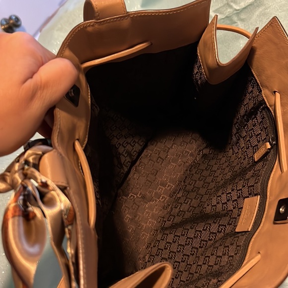 EUC Vintage GUCCI Satchel bag that come with FREE TWILLY if purchased! - Picture 8 of 13
